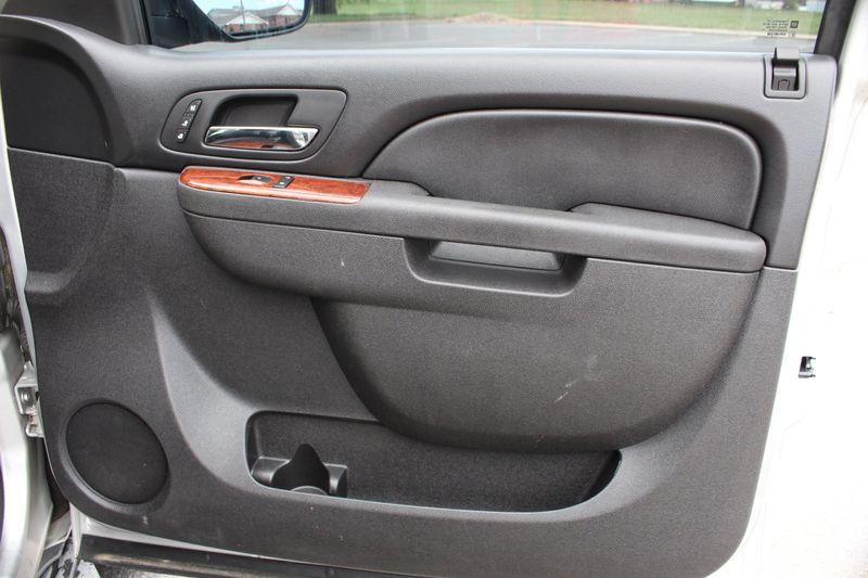 2015 tahoe rear screen lights up but black screen 2015 tahoe rear screen lights up but black screen