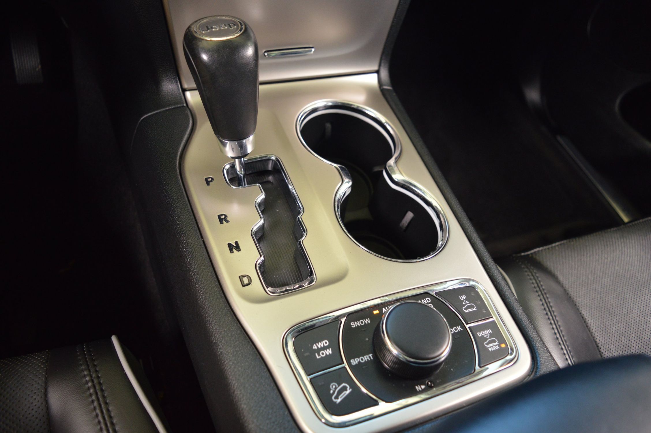 2011 Jeep Grand Cherokee Overland photo 28