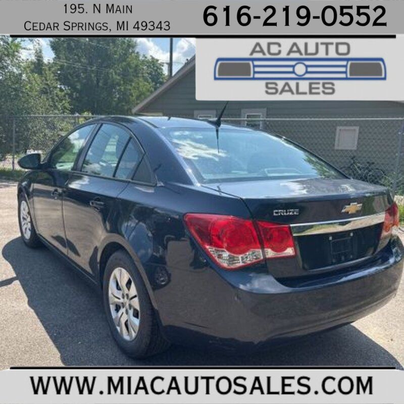 2014 Chevrolet Cruze LS photo 2