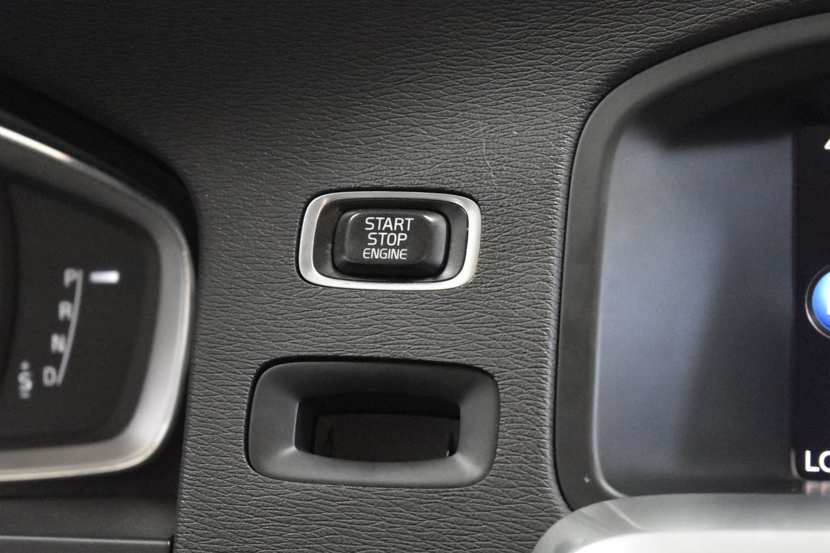 2018 Volvo V60 Cross Country T5