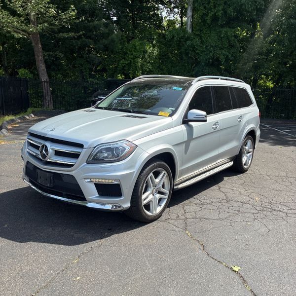 2016 Mercedes-Benz GL-Class GL550's photo