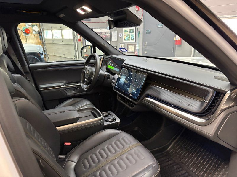 2025 Rivian R1S Adventure - Photo 28