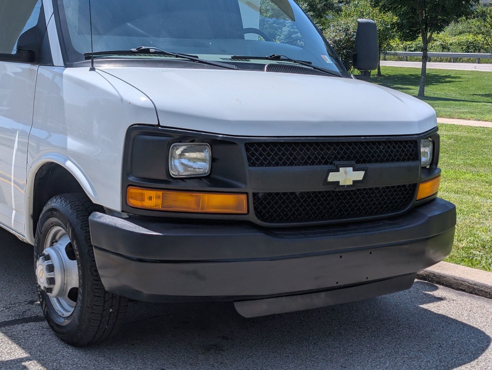 2009 Chevrolet Express Cutaway 12