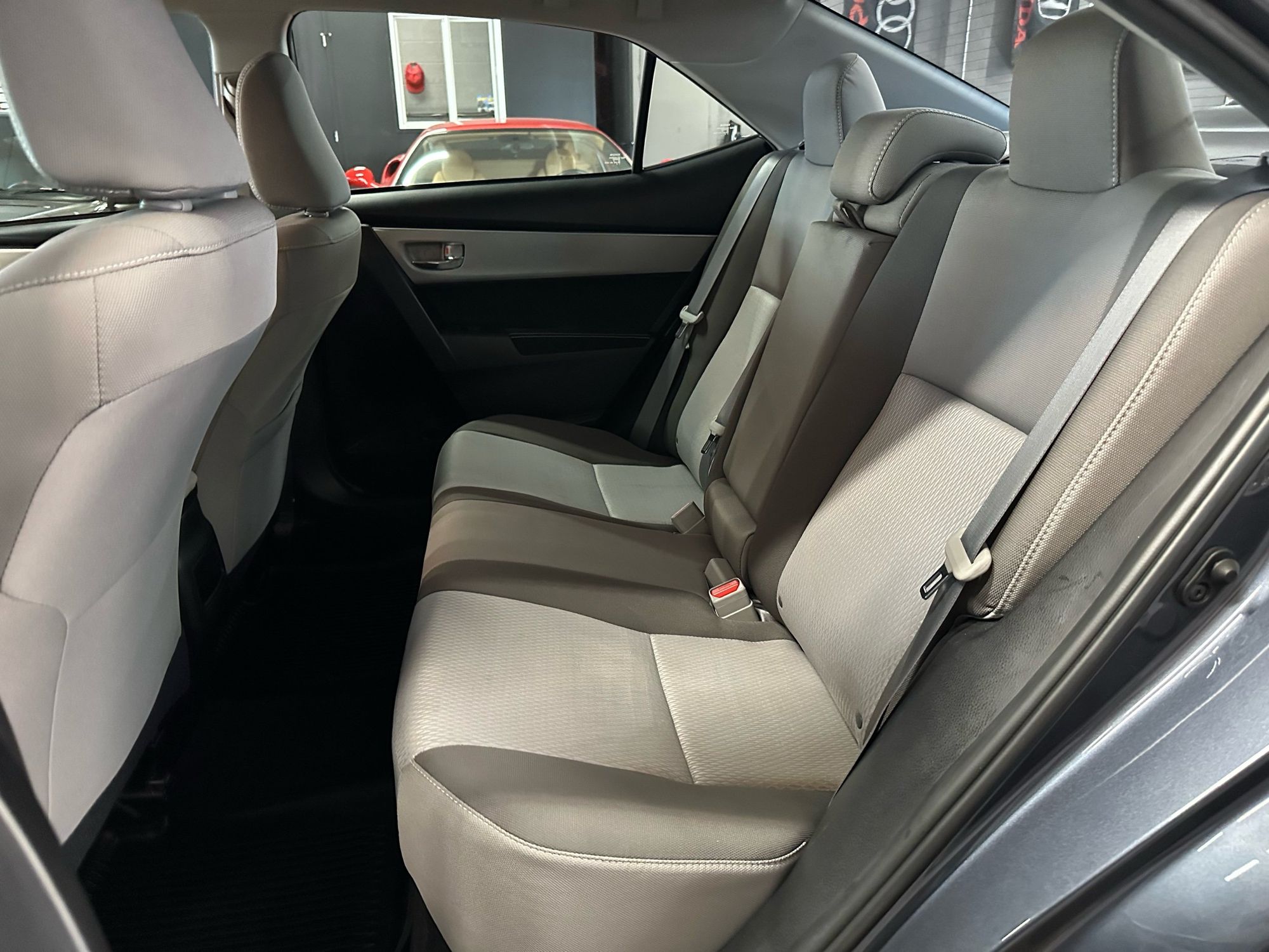2018 Toyota Corolla LE photo 18