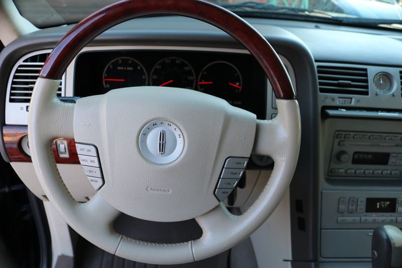2004 Lincoln Navigator Luxury | Victory Motors of Colorado