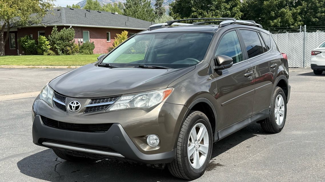 2014 Toyota RAV4 — XLE, photo 1 of 14