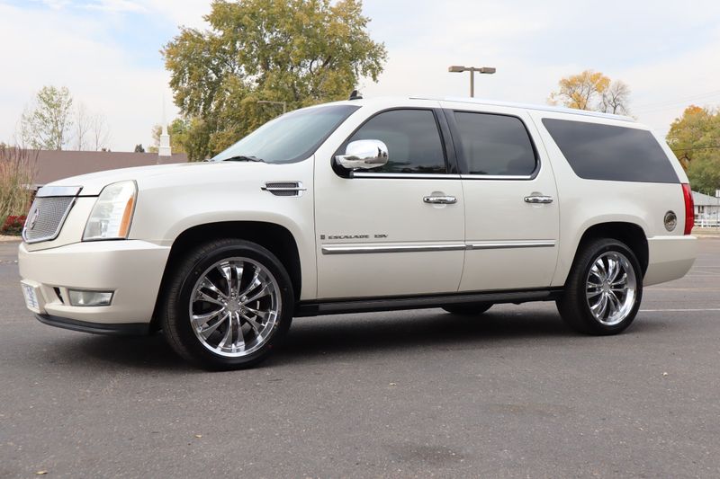 2008 Cadillac Escalade ESV Photos