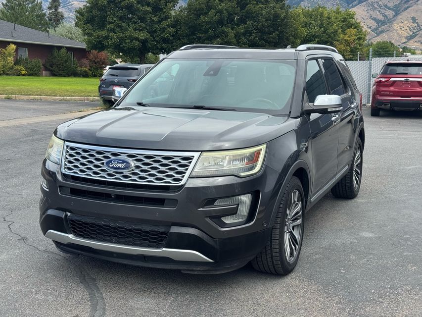 2017 Ford Explorer — Platinum, photo 1 of 17