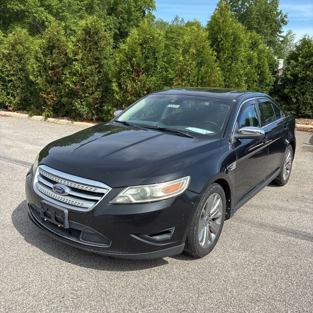 2010 Ford Taurus Limited AWD's photo