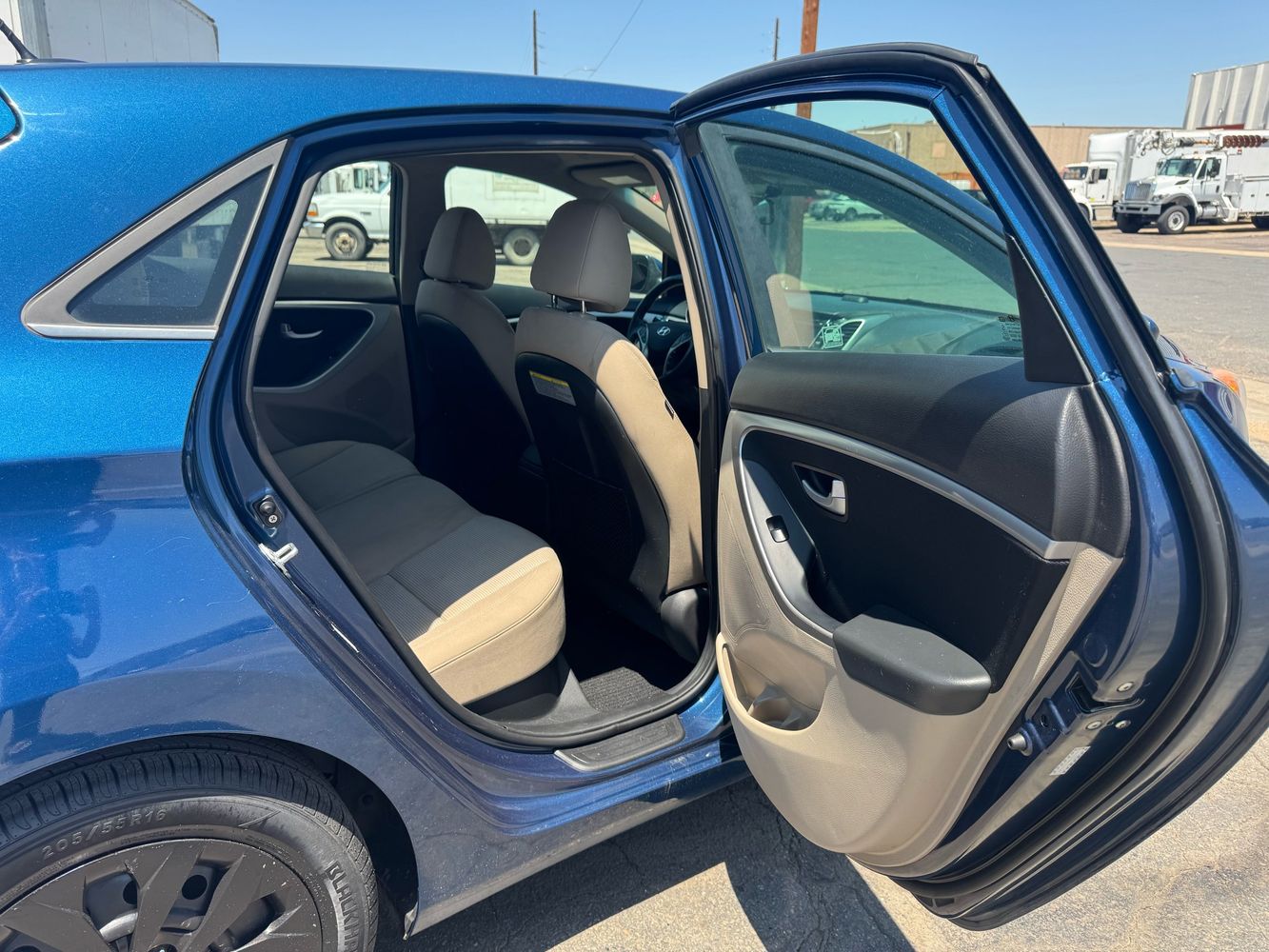 2016 Hyundai Elantra GT Base photo 46