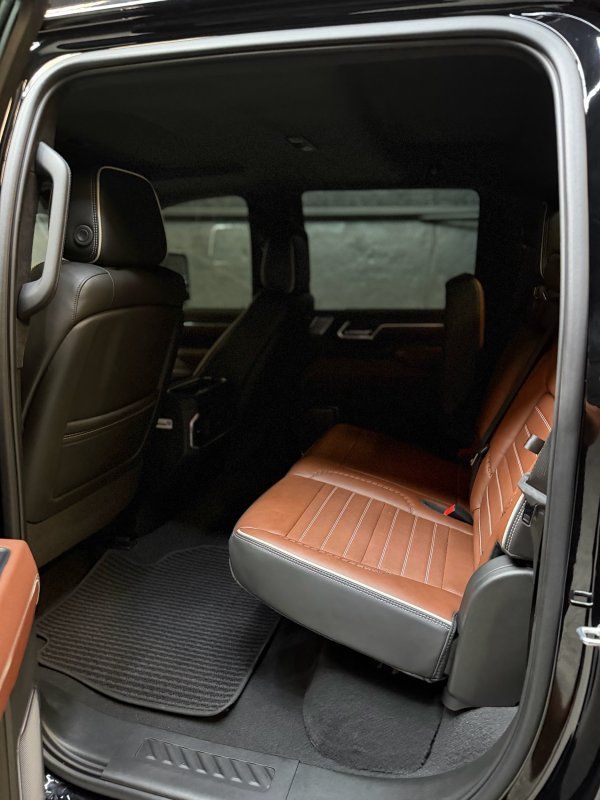 2025 GMC Sierra 3500HD Denali Ultimate - Photo 10