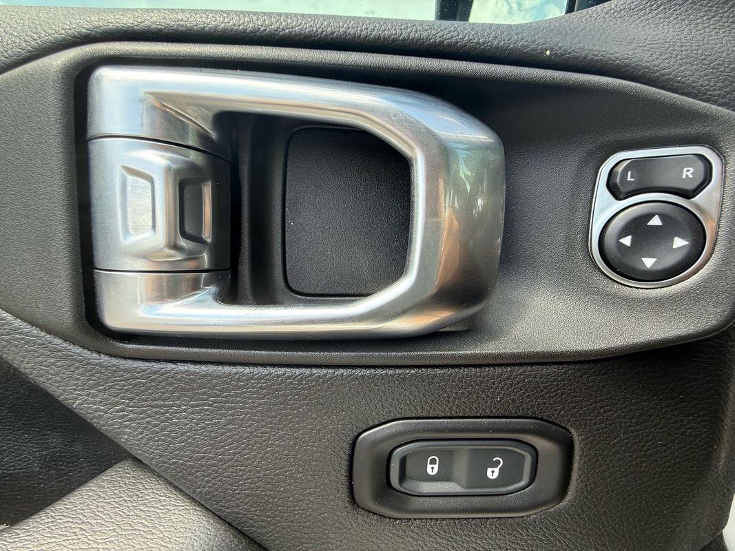 2023 Jeep Gladiator Overland - Photo 11
