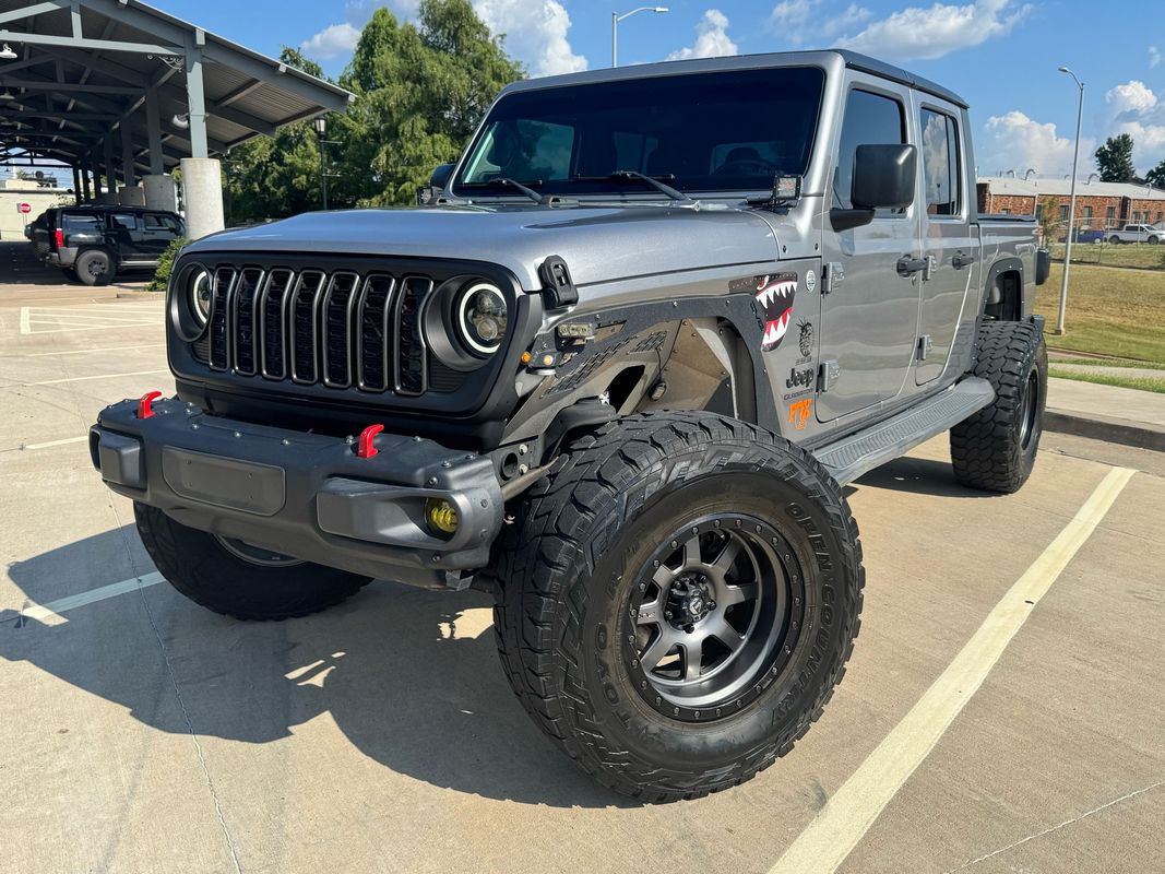 2020 Jeep Gladiator Sport's photo