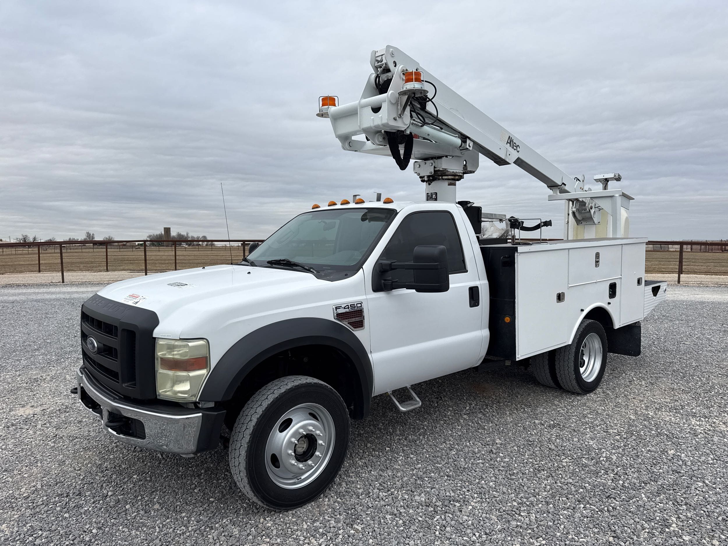 2008 Ford F-450 Super Duty Chassis Cab's photo