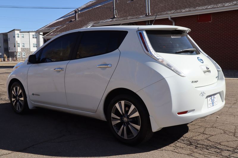 2015 Nissan LEAF SV | Victory Motors of Colorado
