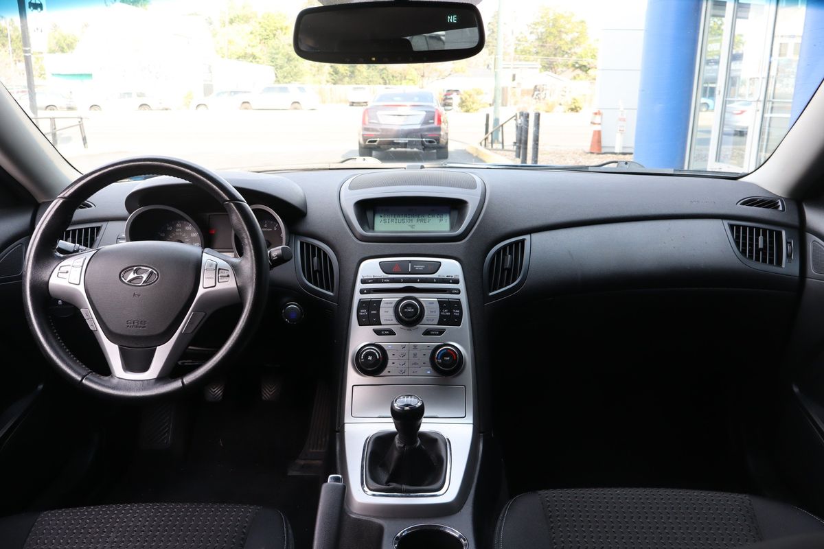 2010 Hyundai Genesis Coupe 2.0T Premium
