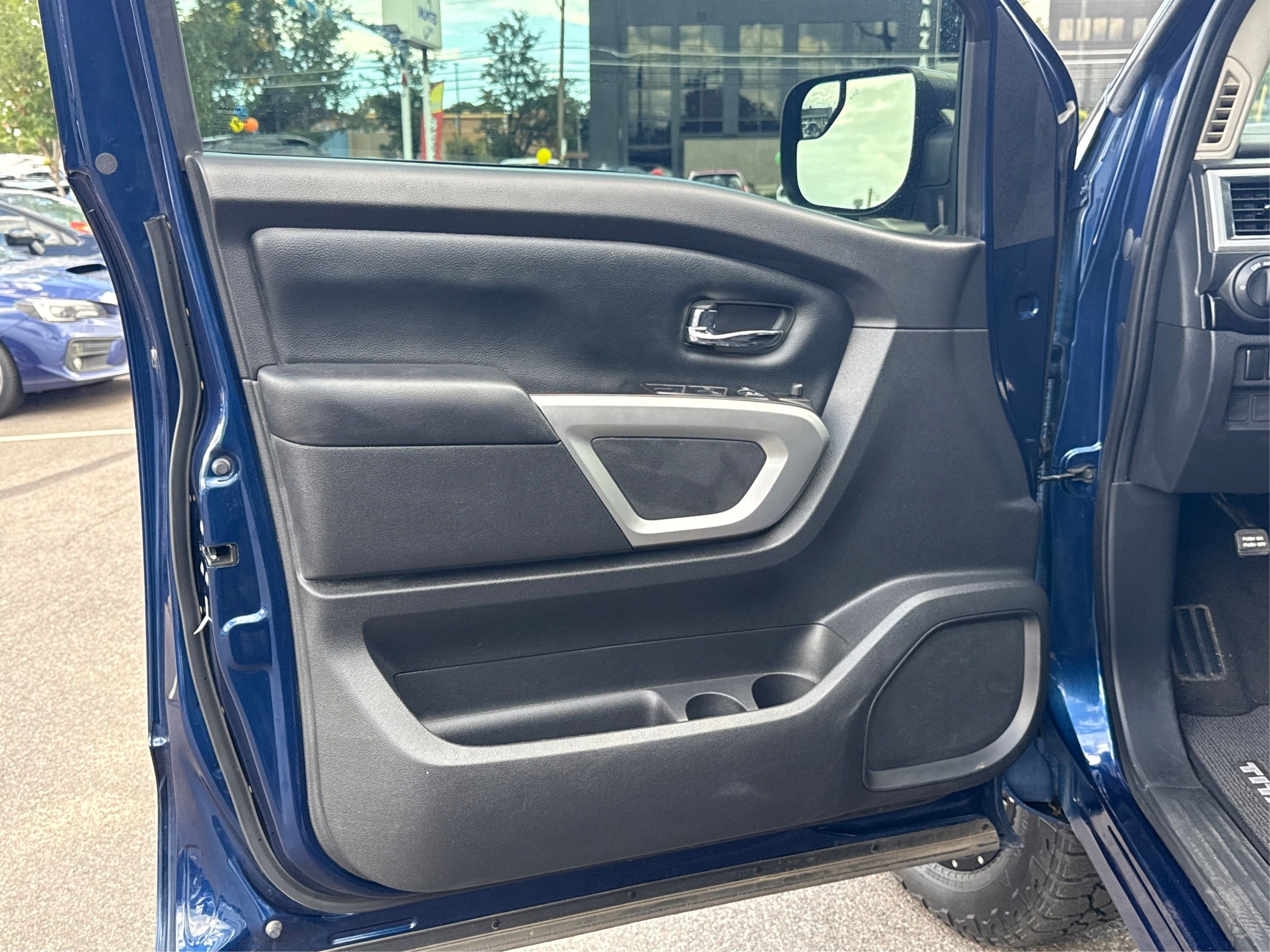 2018 Nissan Titan SV photo 20