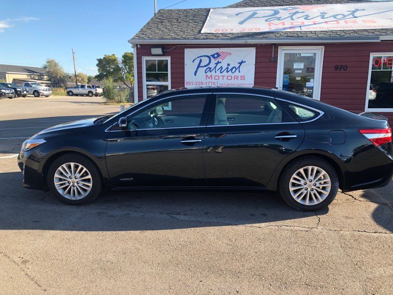 2015 Toyota Avalon Hybrid XLE Touring photo 2
