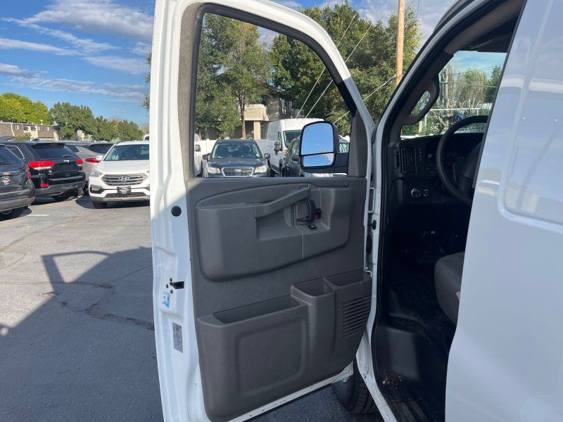 2021 Chevrolet Express Cargo 2500 photo 3