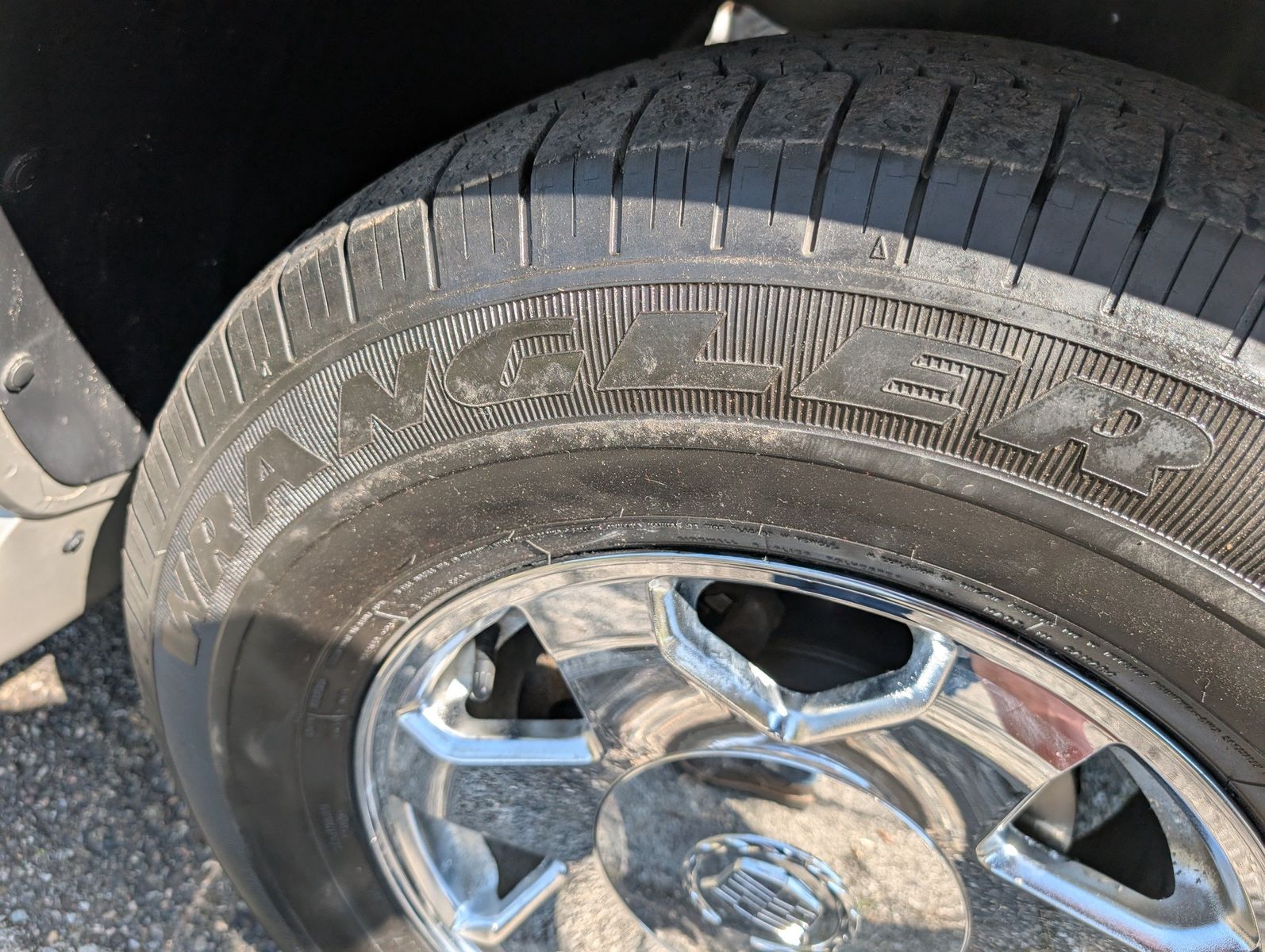2004 Cadillac Escalade ESV 252