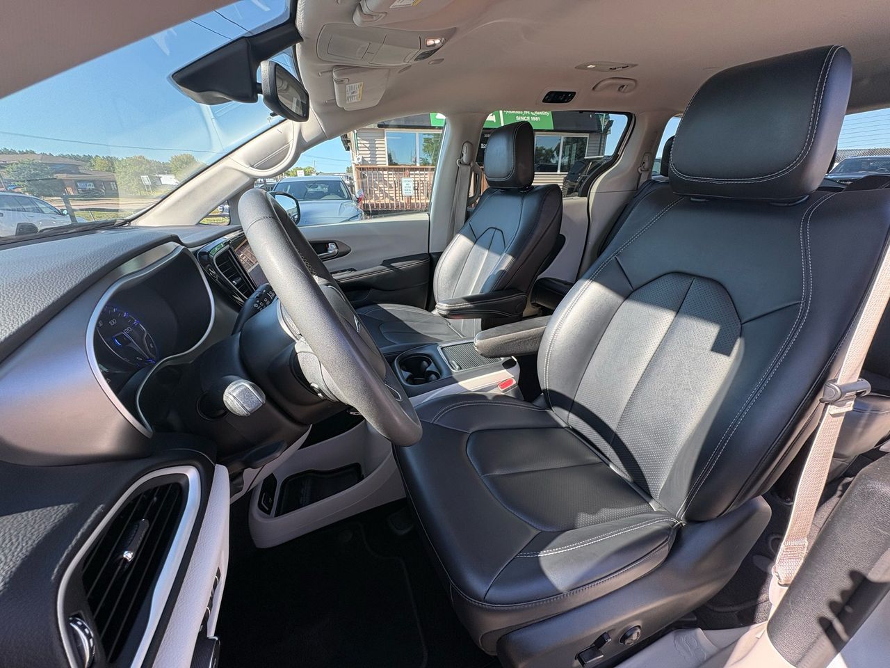 2024 Chrysler Pacifica Touring L - Photo 26