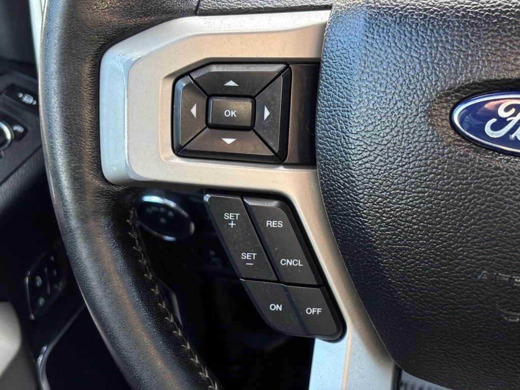 2017 Ford F-250 Lariat photo 30