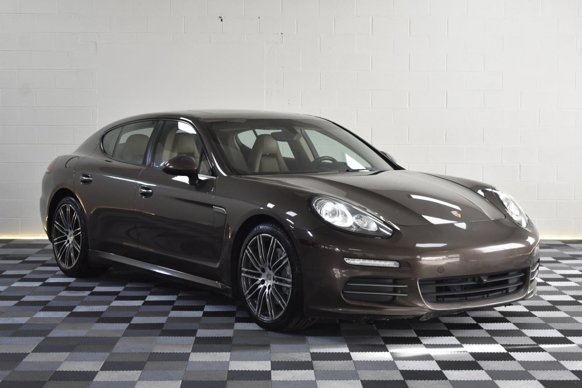 2015 Porsche Panamera 4