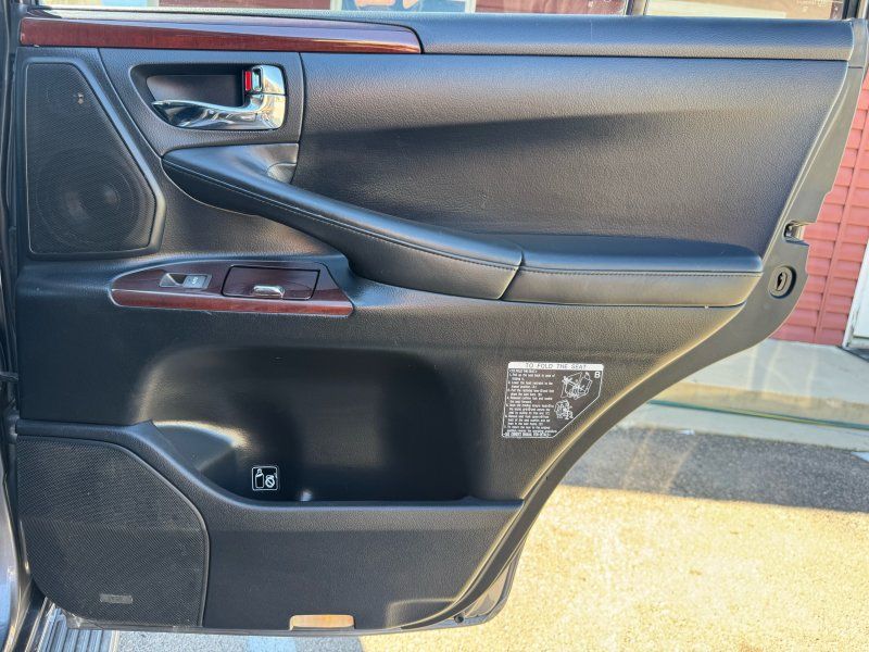 2013 Lexus LX 570 Luxury photo 26