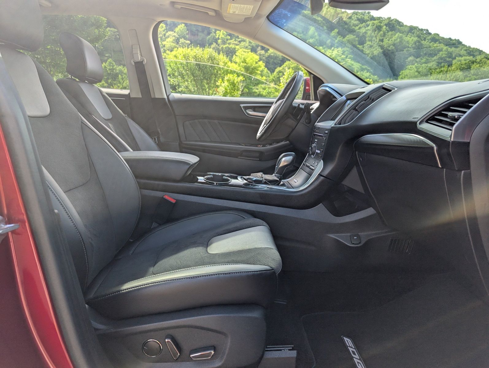 2016 Ford Edge 46