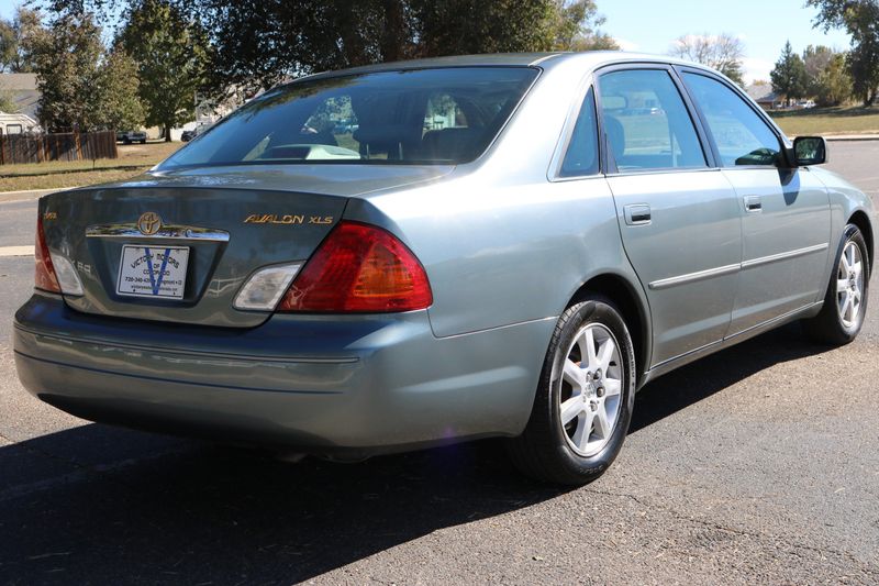 2000 Toyota Avalon Photos