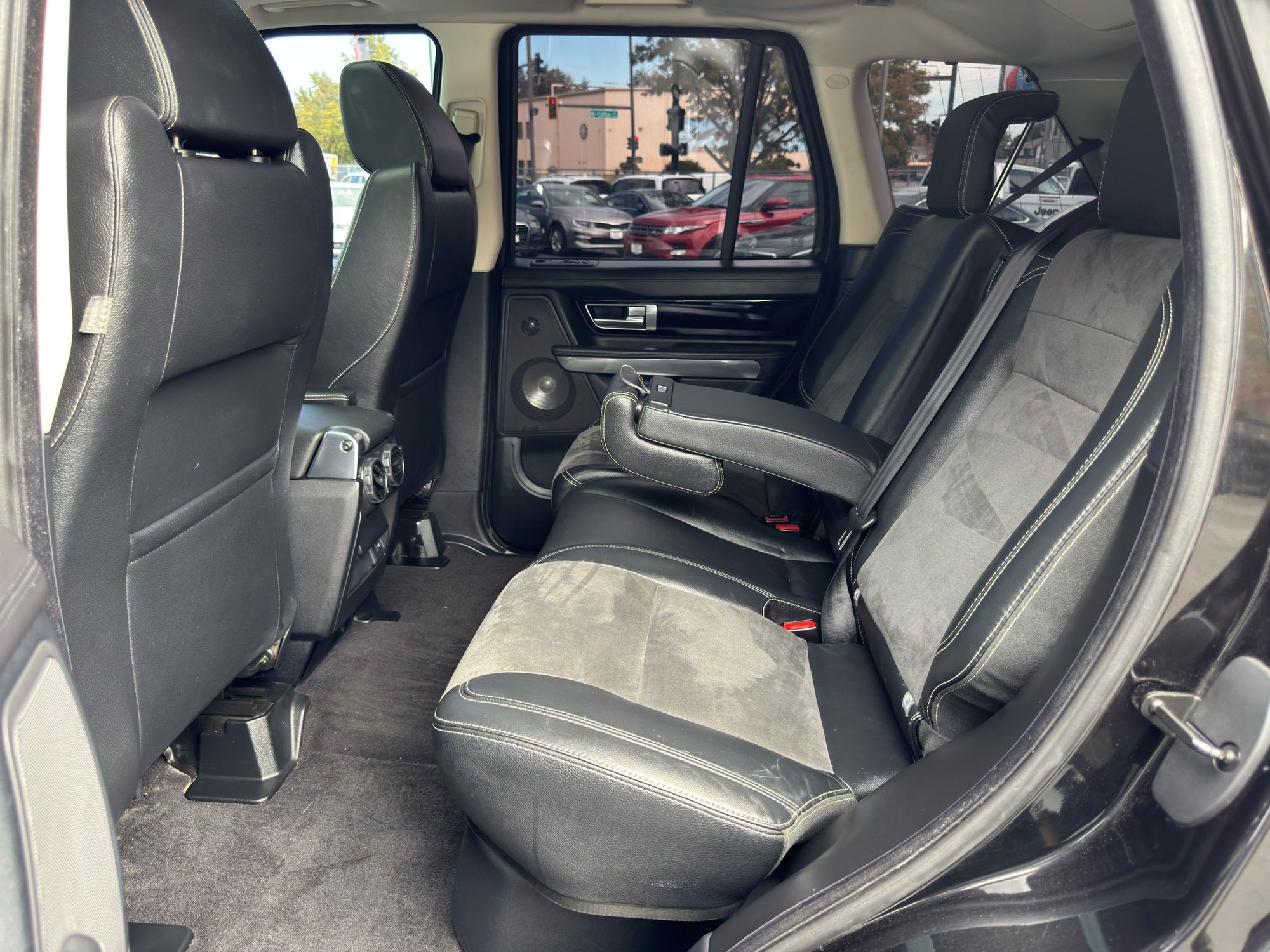 2010 Land Rover Range Rover Sport HSE photo 18
