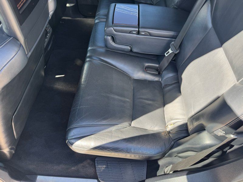 2013 Lexus LX 570 Luxury photo 28