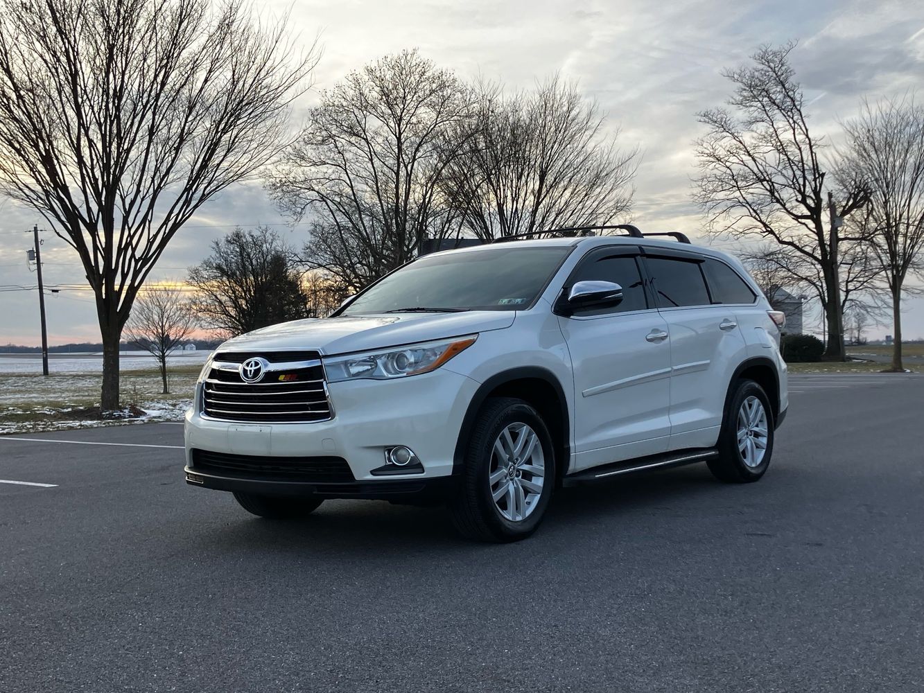 2016 Toyota Highlander LE photo 3