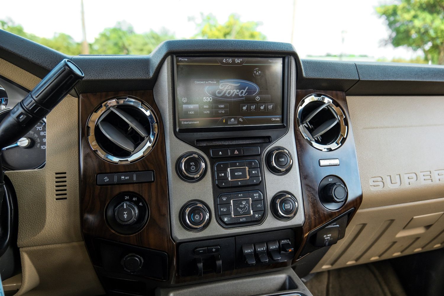 2013 Ford F-250 Platinum photo 26