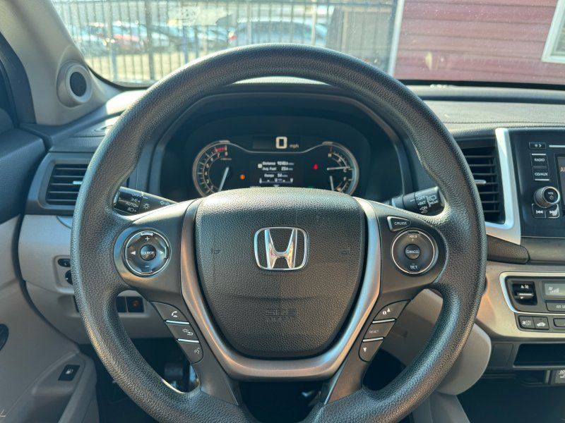 2016 Honda Pilot LX photo 11