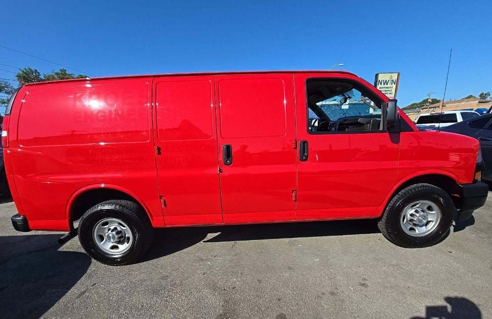 2019 Chevrolet Express 2500 Work Van photo 3