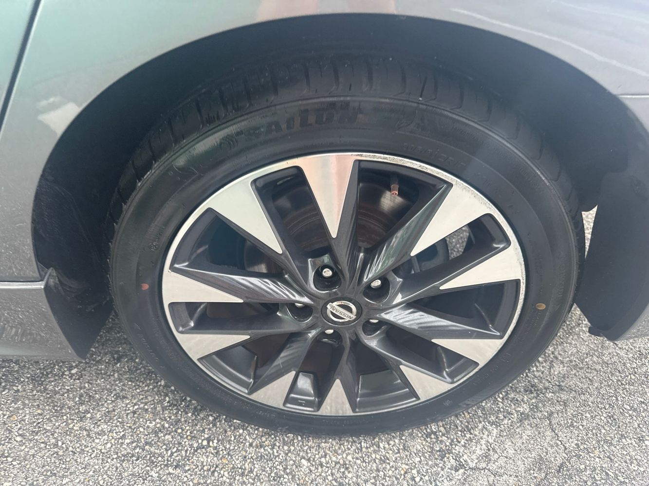 2017 Nissan Sentra photo 2