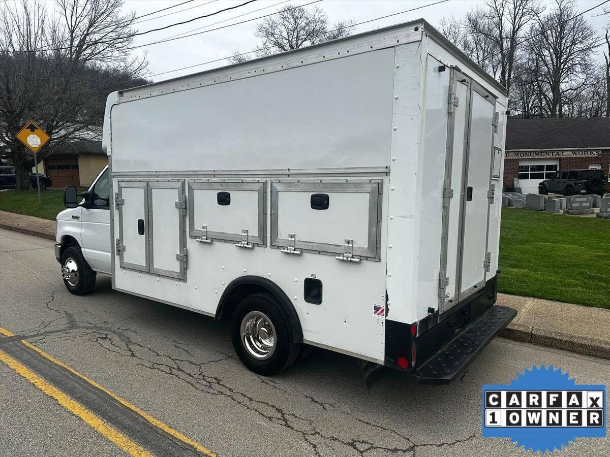 2017 Ford E-Series 8