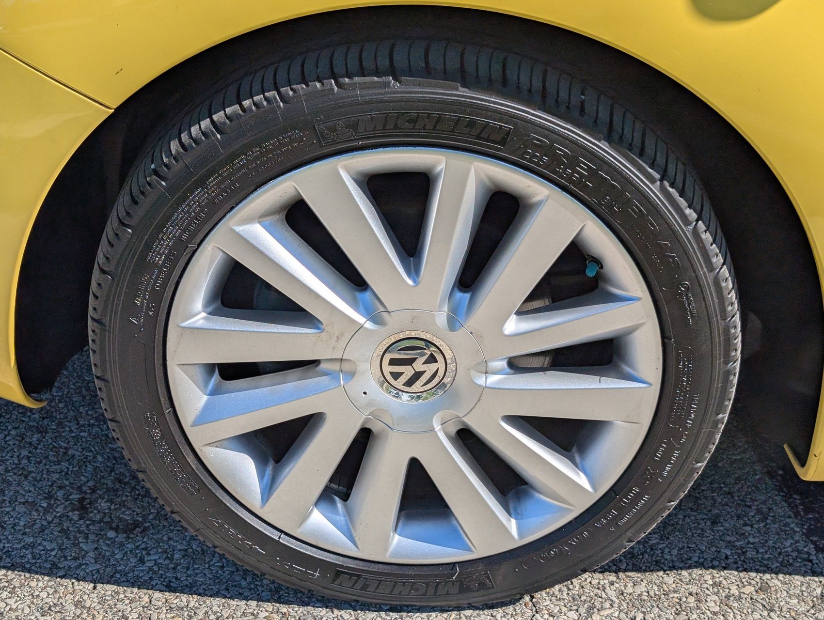 2008 Volkswagen New Beetle 39