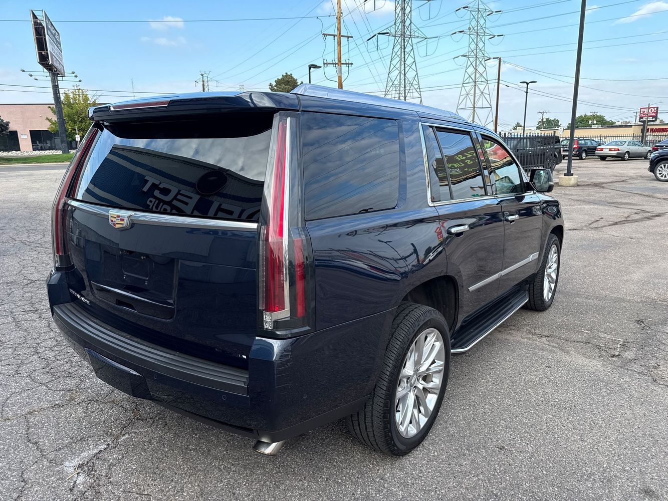 2018 Cadillac Escalade Luxury photo 2