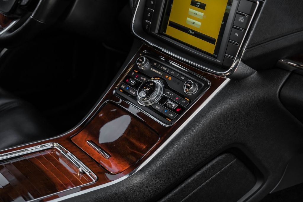 2017 Lincoln Continental Select photo 19