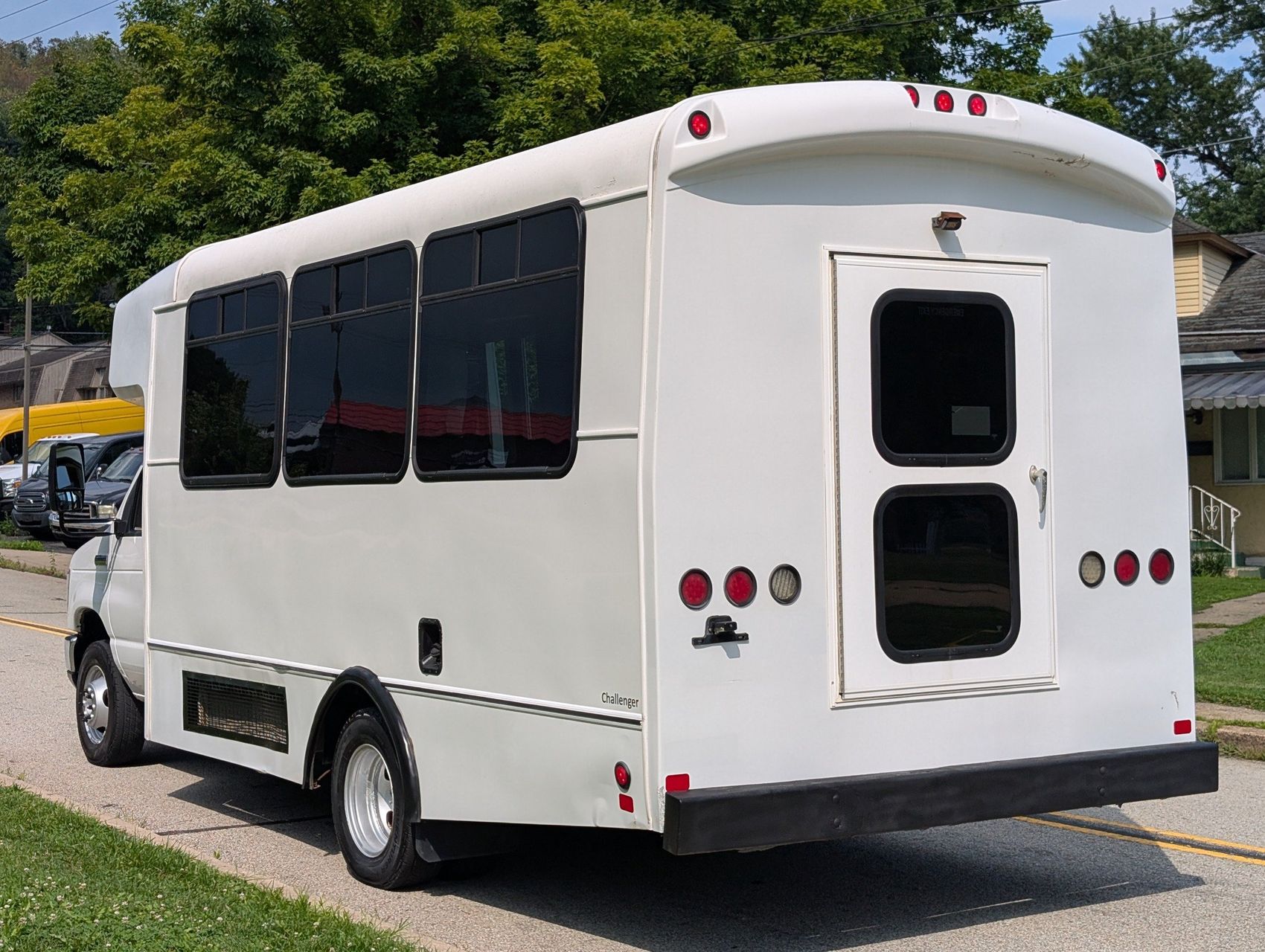 2016 Ford E-350 10