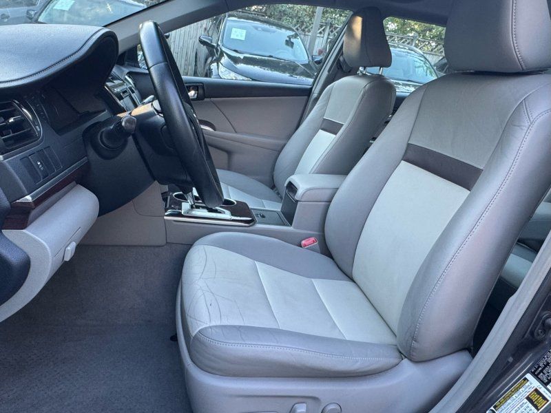 2012 Toyota Camry XLE photo 13