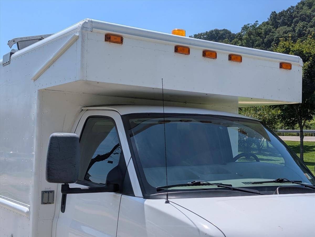 2008 Chevrolet Express Cutaway 13