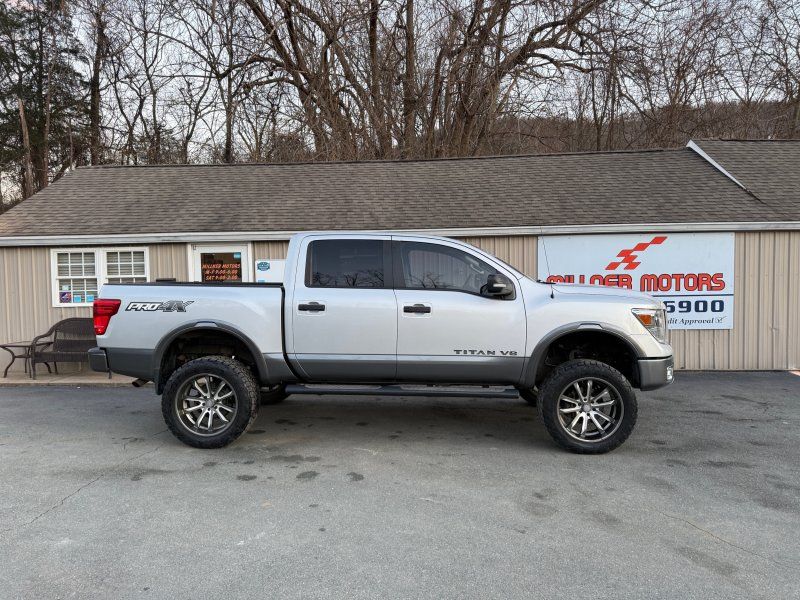 2018 Nissan Titan PRO-4X's photo