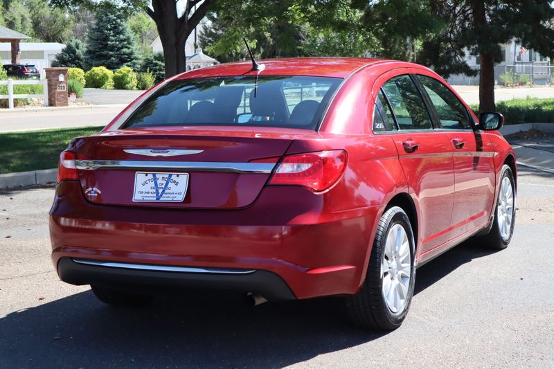 2014 Chrysler 200 Photos