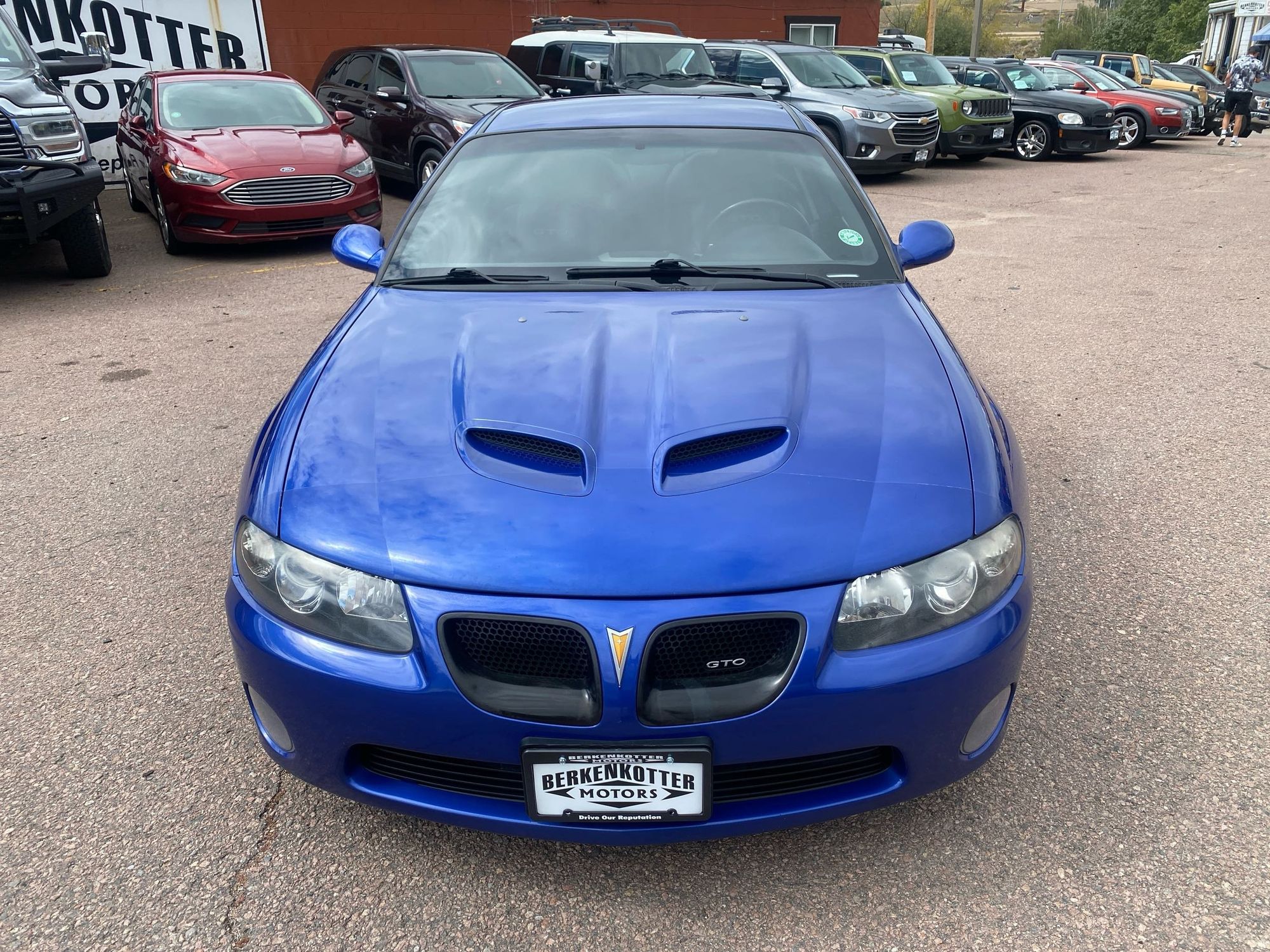 2005 Pontiac GTO photo 2