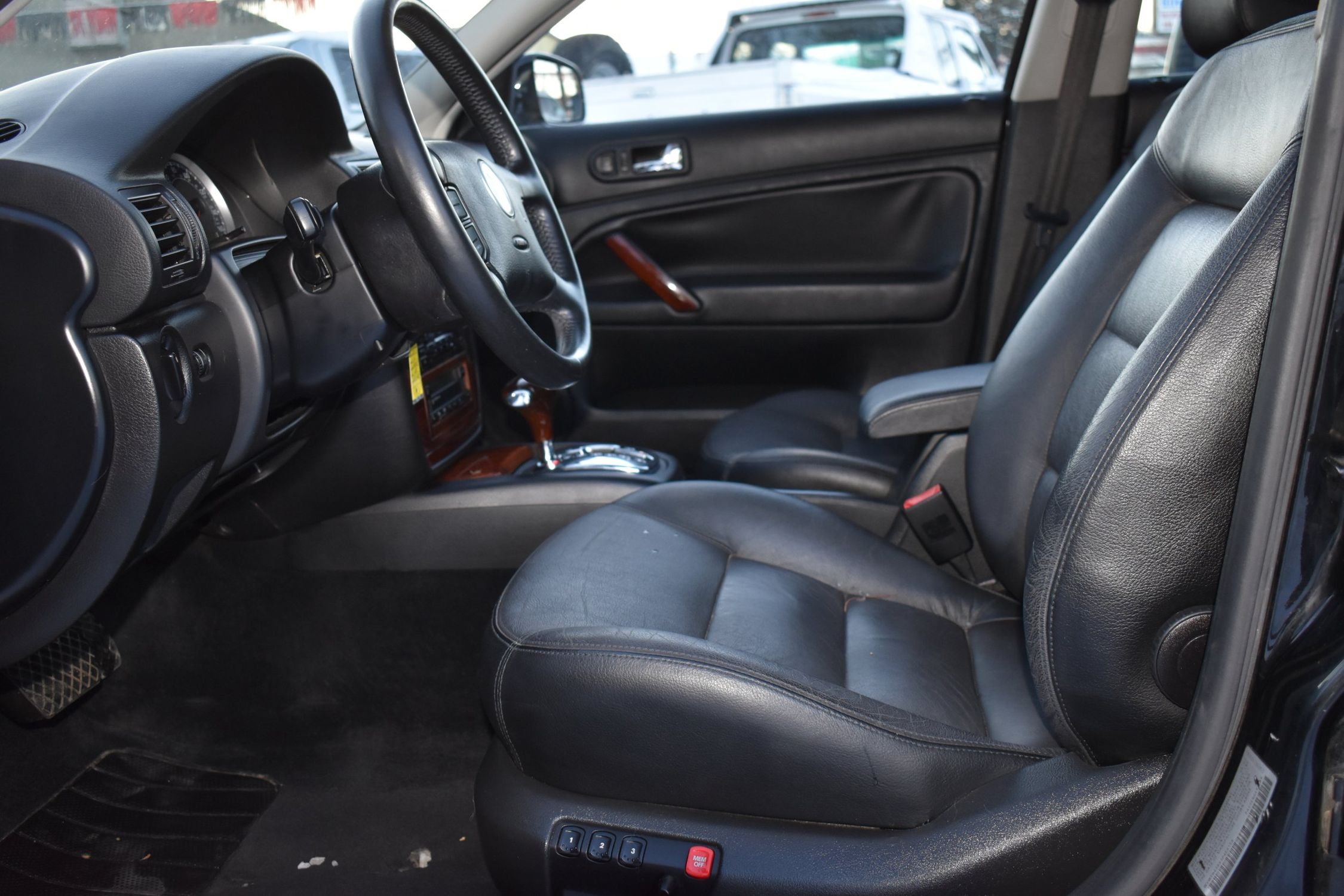 2003 Volkswagen Passat GLX 4Motion photo 3