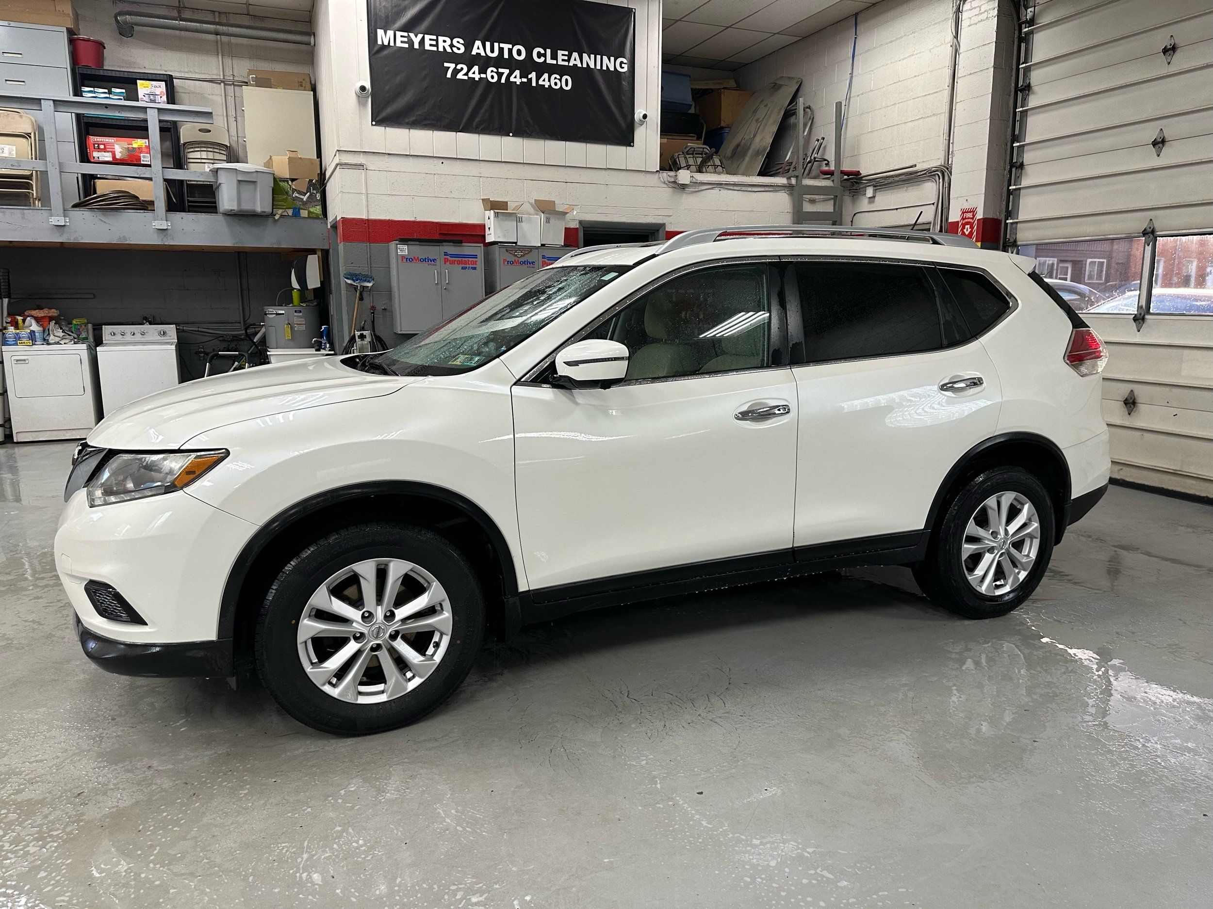 2016 Nissan Rogue SV's photo