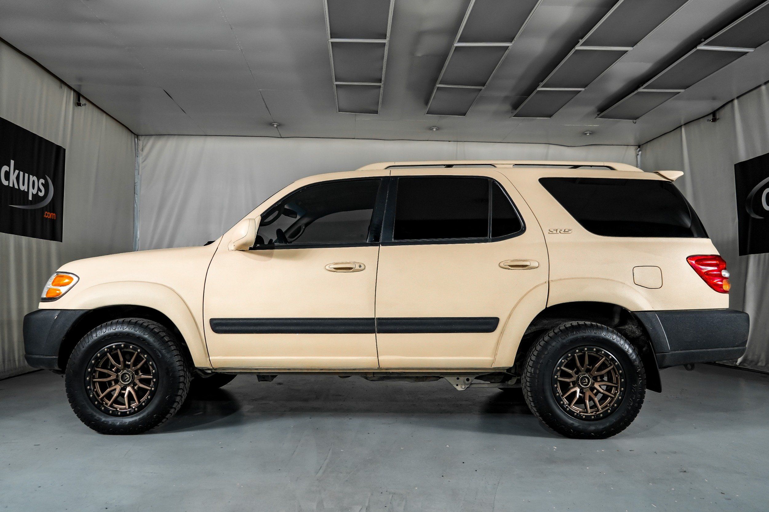 2004 Toyota Sequoia SR5 - Photo 11